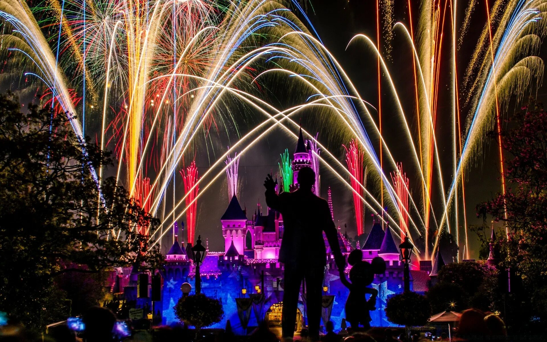 New year events. Диснейленд Париж салют. Праздник света. Фестиваль света в Париже. Порт Авентура Испания вечернее шоу.