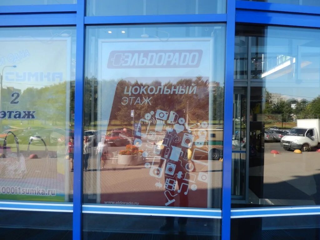 рекламный указатель в торговом центре. этажи магазин часы работы. этажи магазин часы работы. тц майами молл лиски магазины. перекресток в континенте на стачек часы работы.