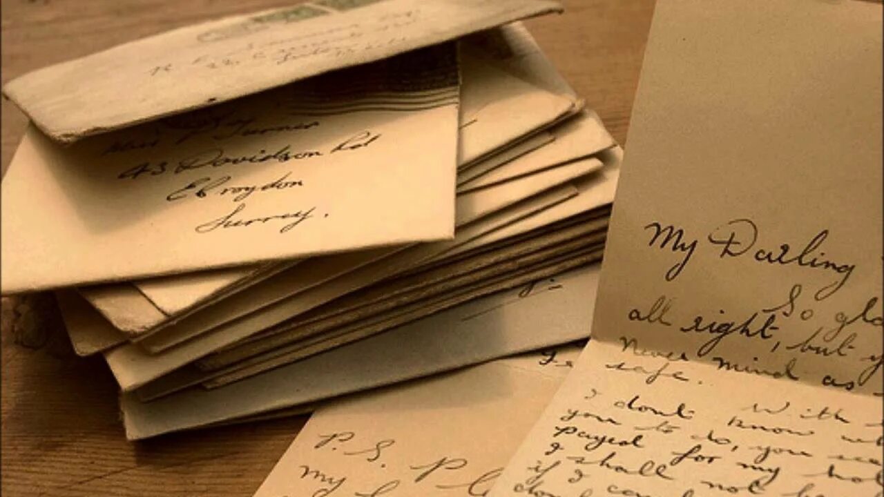 А внутри у него письма. Письмо эстетика. старые письма эстетика. старое письмо. фотография письма.