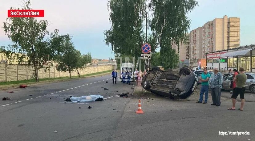 Авария в великих Луках на Октябрьском проспекте. Авария Великие Луки мотоциклист. ДТП мотоциклистов Великие Луки. 30 июня 21