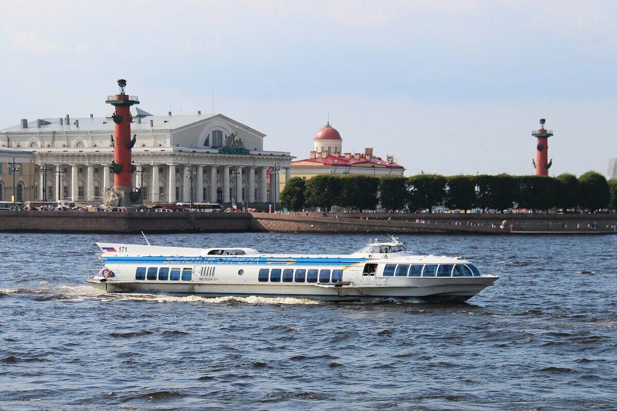 Цена билета метеор петергоф санкт петербург. Метеор Санкт-Петербург Петергоф. Метеор в Петергоф. Причал в Петергофе Метеор. Санкт-Петербург Метеор до Петергофа.