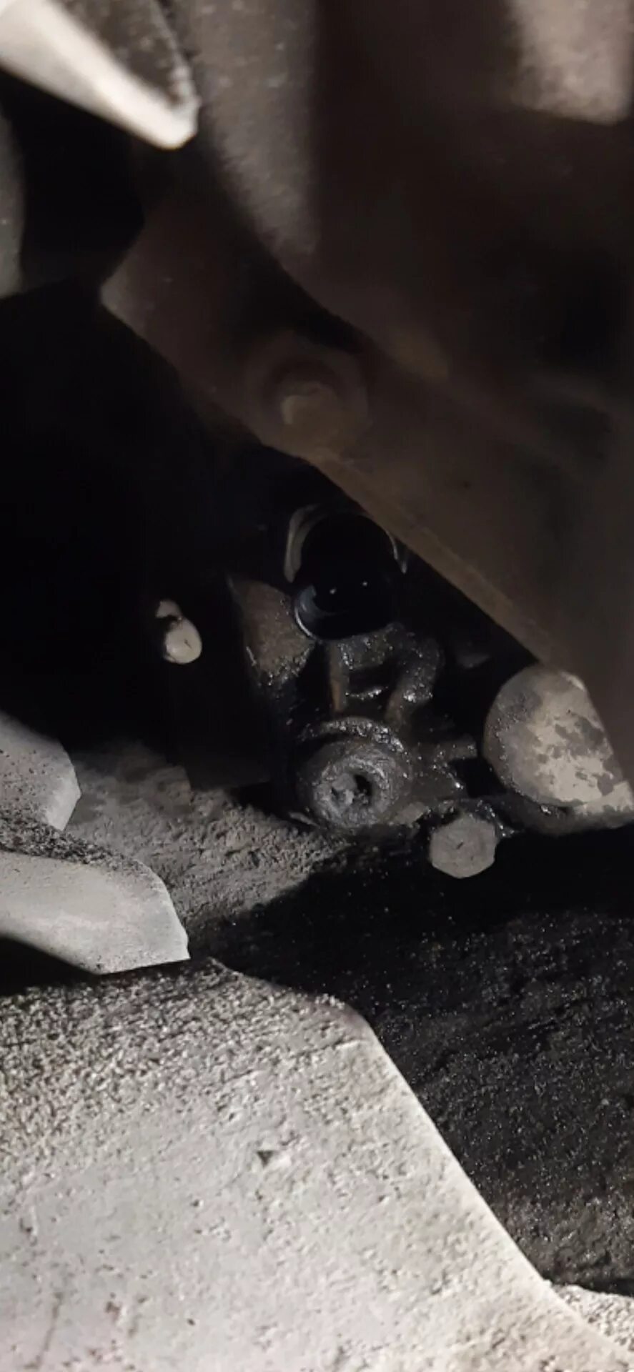 Датчик заднегоьхода 2114. Не горит задний ход 2114. Штекер заднего хода ваз 2114. Не горит задний ход 2114. Расположение датчика заднего хода toyota marino.