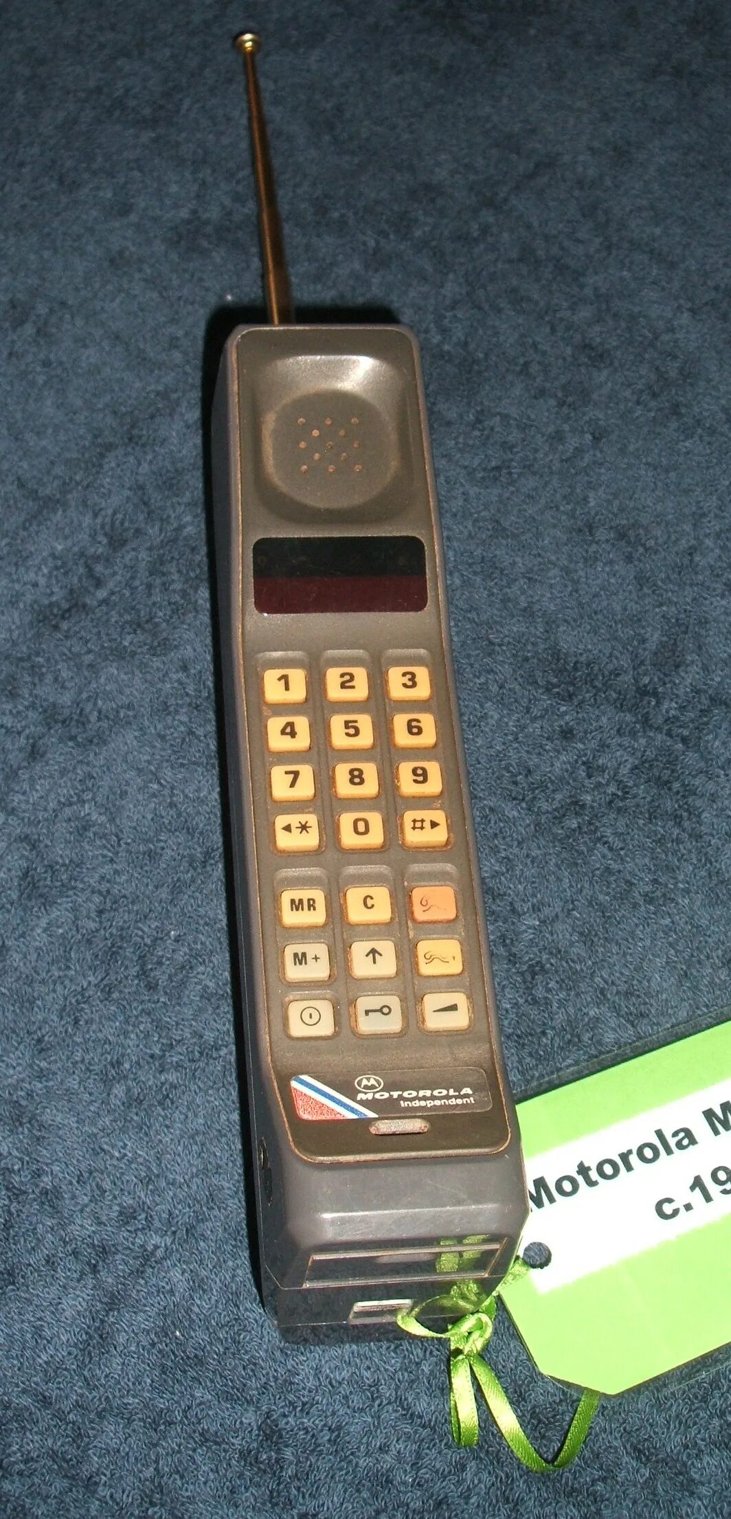 Samsung 90 герц смартфон. Радиотелефон 90х. Красный проводной телефон 90е. 1993 — nokia 1011. Телефоны 90 гц.