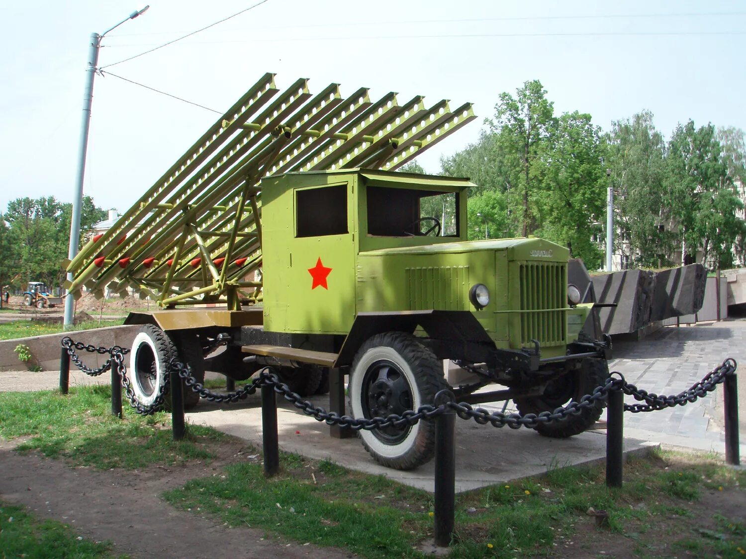 Катюша картинки. Катюша БМ-13 оружие. Катюша БМ-13 оружие Победы. Реактивная артиллерия Катюша. Боевая машина реактивной артиллерии Катюша.