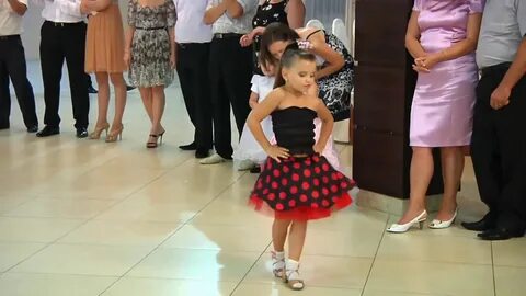 Танец детей под песню мама
