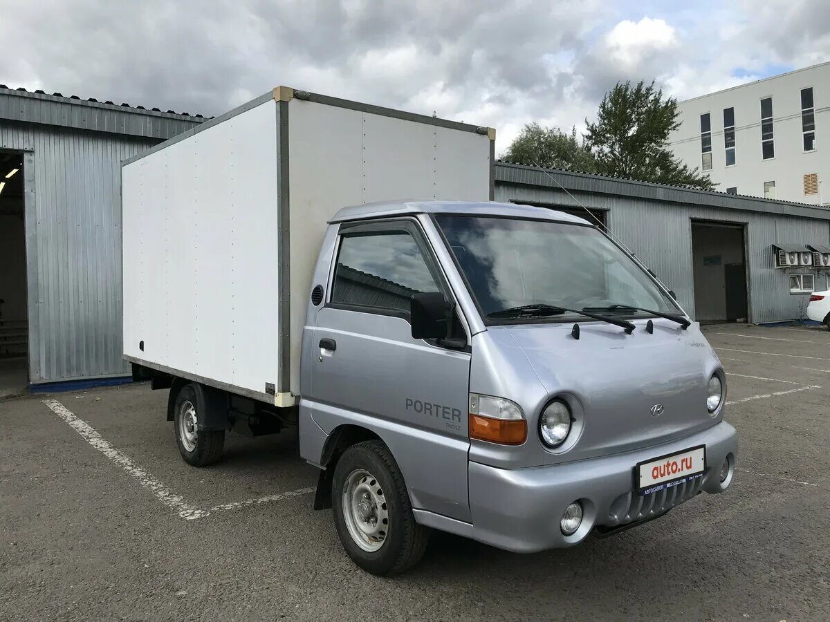 Купить б/у Nissan Vanette дизель автомат в Кургане: белый бортовой грузовик 2002