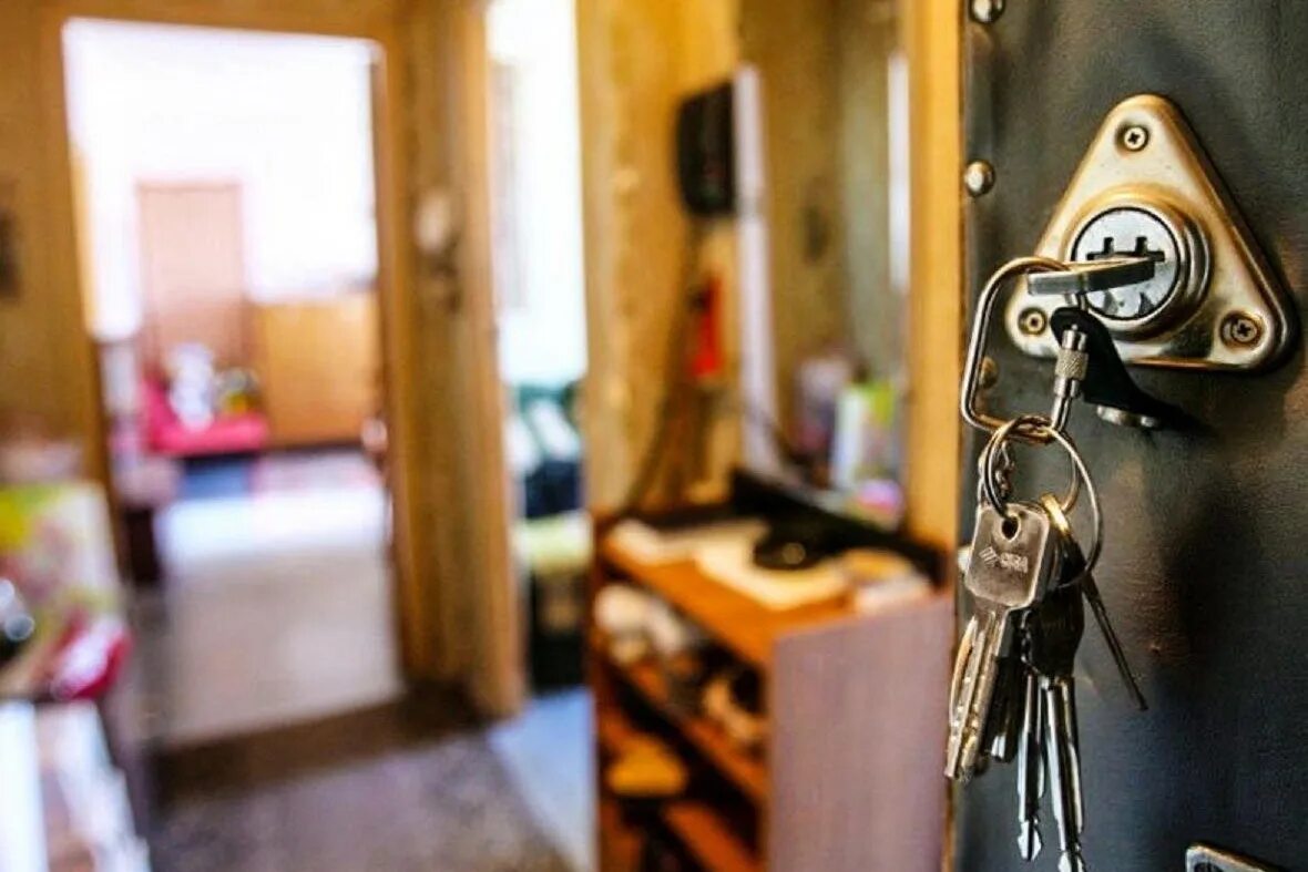 квартира угрожает. мусор в квартире. квартира угрожает. захламление жилья. квартира угрожает.