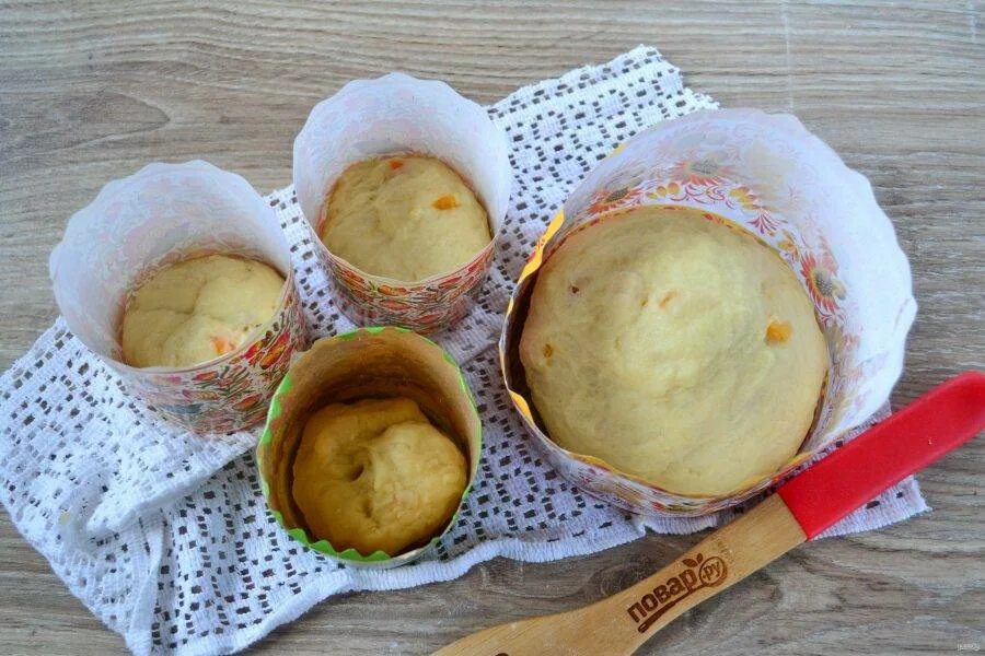 Какую муку лучше использовать для куличей. Кулич с курагой. куличи с курагой рецепт. сколько закладывать теста в форму для куличей. при какой температуре и времени сколько для выпечки куличей.