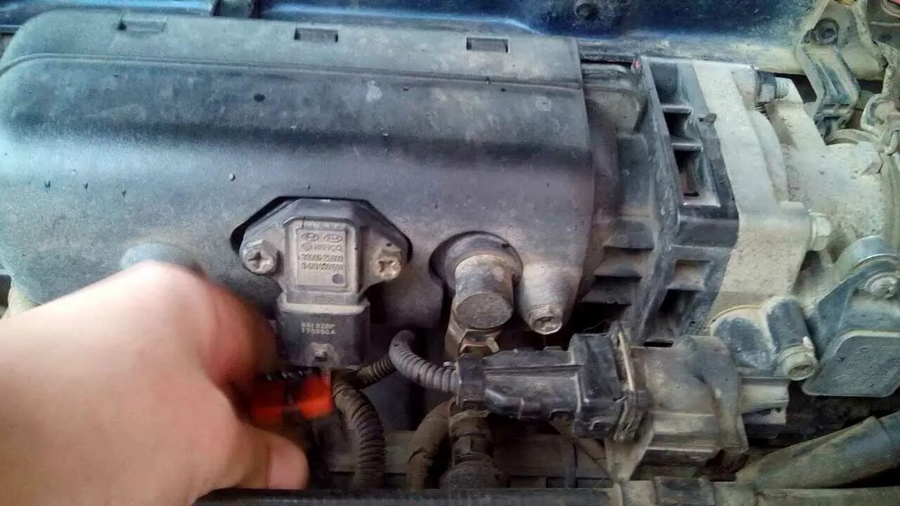 Хендай не заводится причины. Датчик холодного пуска Hyundai Tucson 2006 Diesel. Датчик холодного пуска двигателя Хендай Солярис. Датчик холостого хода Хендай ix35. Hyundai Accent датчик на двигателе.