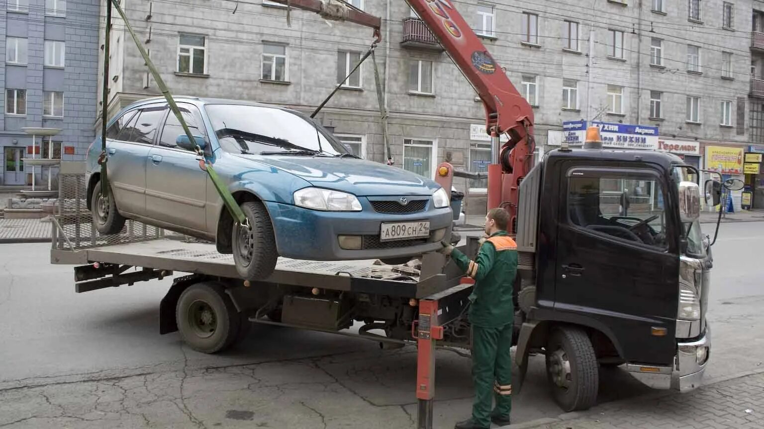 2110 На эвакуаторе. Эвакуация авто. Эвакуатор. Машина на эвакуаторе. Оператор эвакуатора