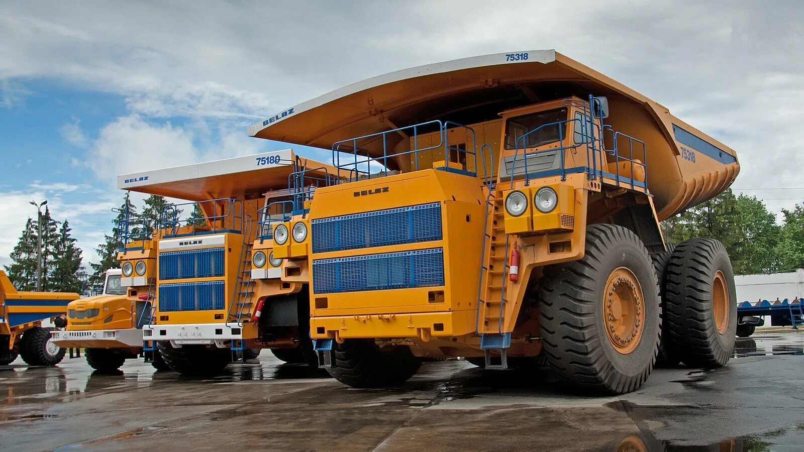 Белаз-75306 самосвал. Машина 100 тонн. Белаз 450 тонн. Машина 100 тонн. Самосвал белаз 450 тонн.