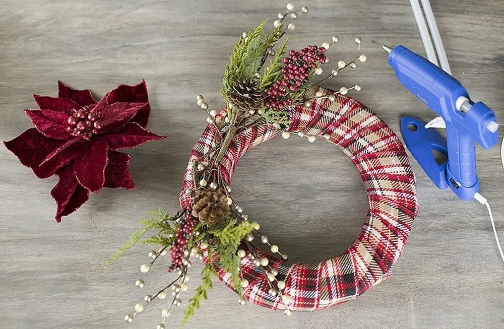 Новогодний венок из веток. Рождественский венок. Новогодние веночки своими руками. Мастер классы венок. Мастер классы венок.