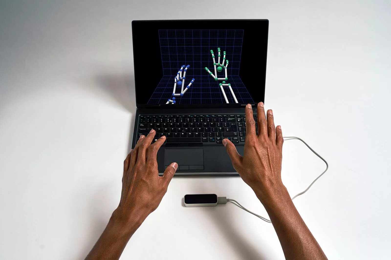 Ин моушен. Контроллер Leap Motion. Сенсор Leap Motion. Контроллеры движения Leap Motion. Система трекинга Leap Motion.