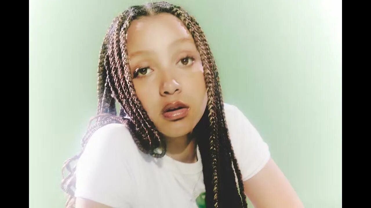 Pinkpantheress лицо. Yaeji американская певица. Pinkpantheress liar. Pinkpantheress лицо. Pink pantheress pain.