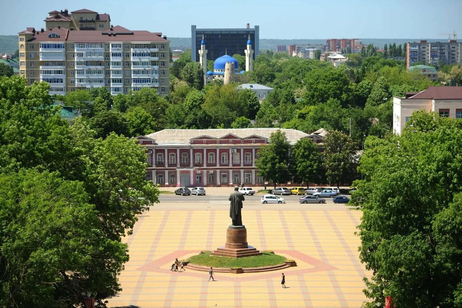 Рп майкоп. Майкоп столица Республики Адыгея. Площадь Ленина Майкоп. Майкоп Краснодарский край. Республика Адыгея столица Майкоп с птичьего полета.