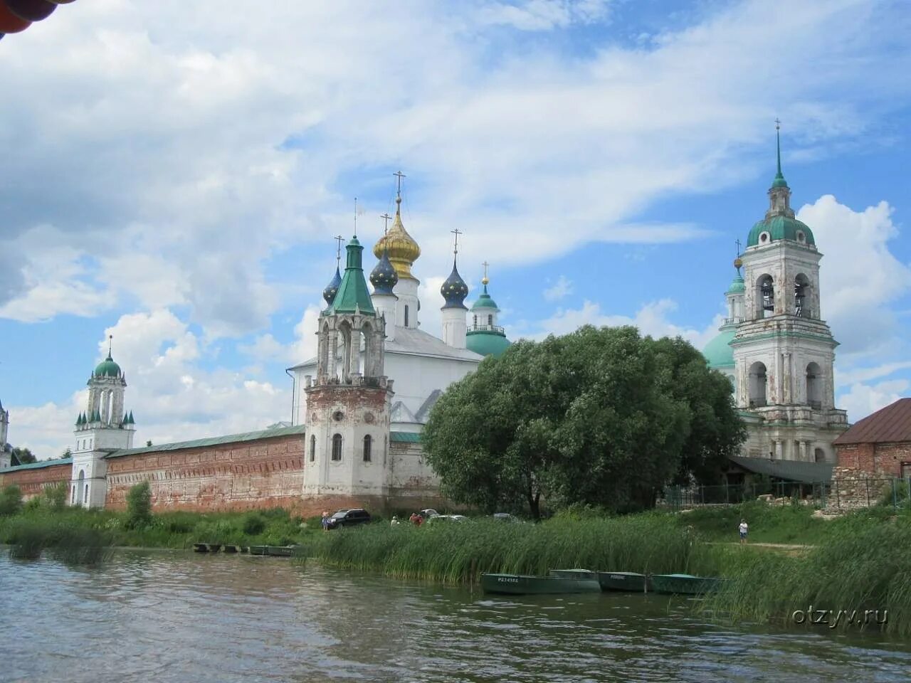 Ростов великий река. Озеро Неро Ростов. Озеро Неро в Ростове Великом. Ростов Великий набережная озера Неро. Достопримечательности Ростова Великого озеро Неро.