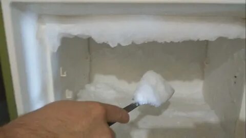 Снег на стенке холодильника
