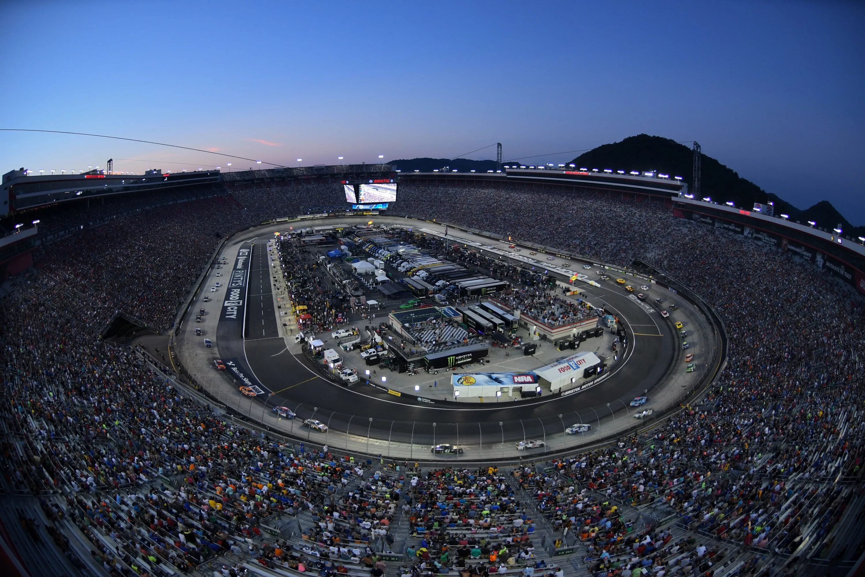 Бристоль наскар. NASCAR Bristol Motor Speedway. Бристоль мотор спидвей. Флорида стадион наскар. Круг наскар