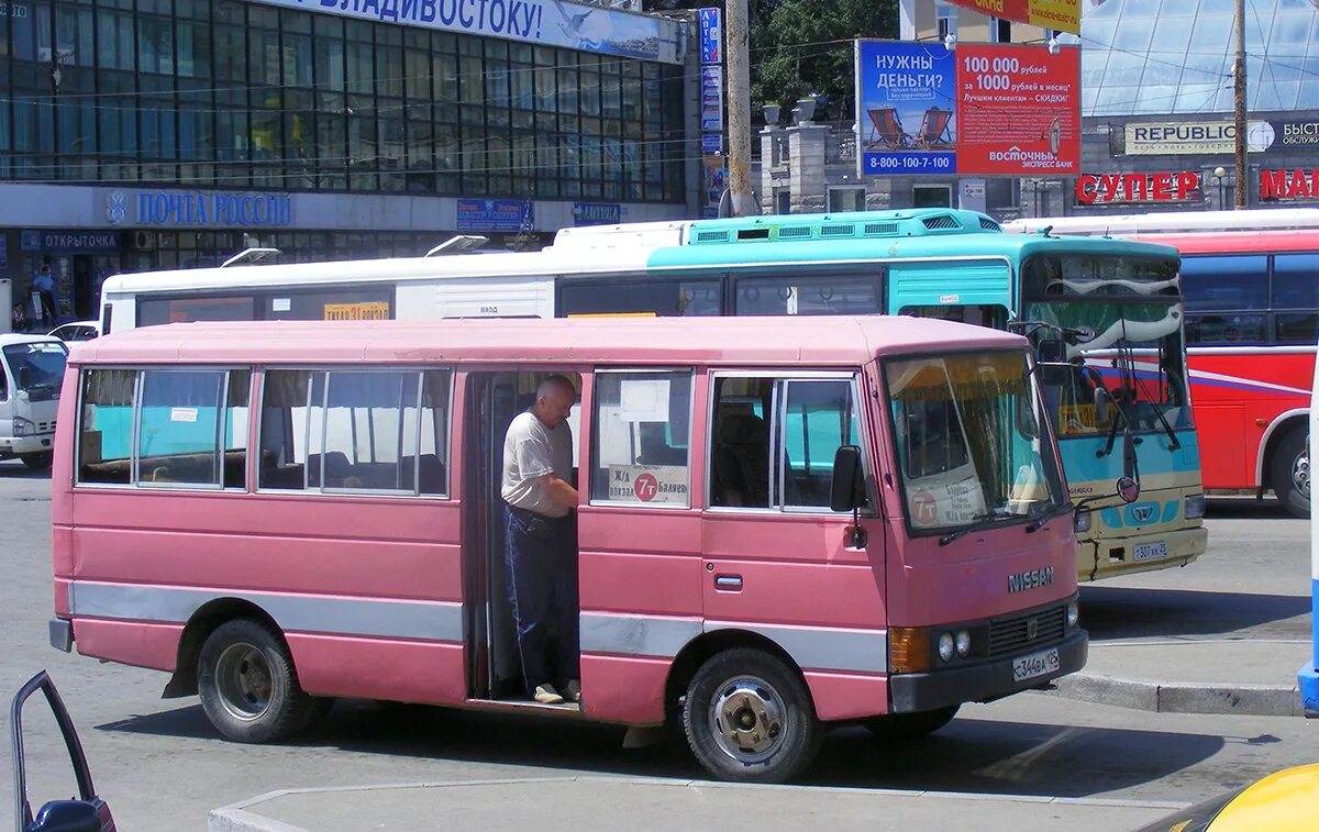 Транспорт автобусы владивосток. Автобус 1 Владивосток. Автобус 44д Владивосток. Автобус 4 Владивосток. Автобусы Владивосток 2010 год.