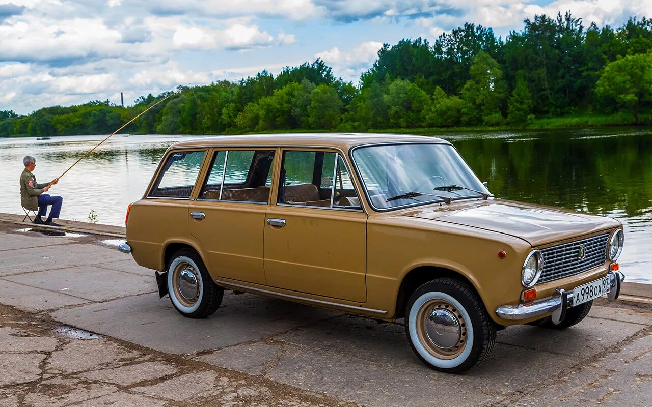 Жигули 1 метр. Ваз-2102 «жигули». ваз 2102 универсал. ваз 2101 и 2102. ваз (lada) 2102.