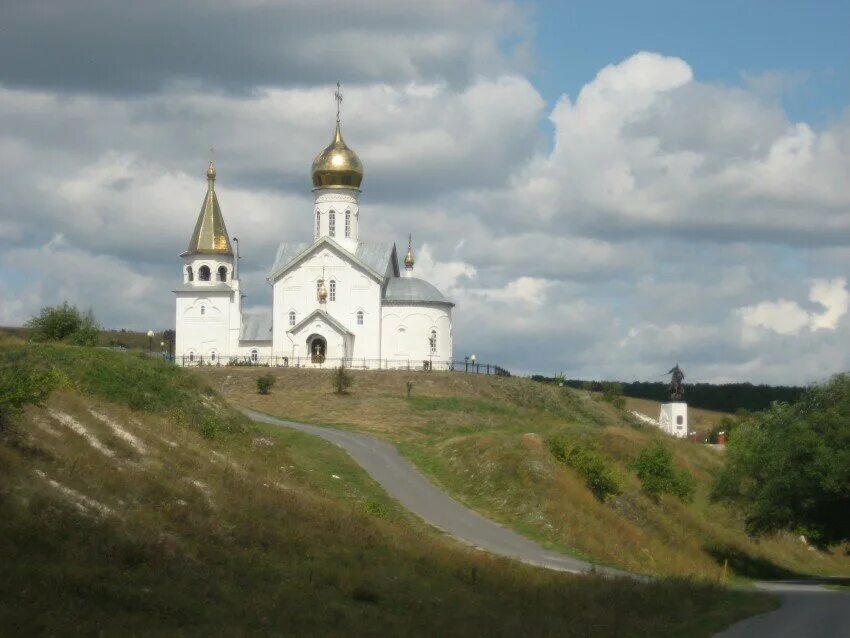 Холки парк. Холки белгородская область пещеры. Чернянка холковский монастырь. Холки монастырь белгородская область. Холки парк.