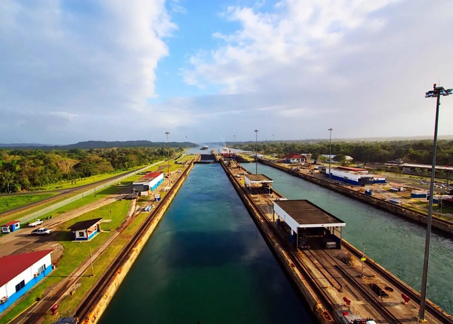 Панамский канал. Панамский канал канал. Панама город Панамский канал. Панамакс в панамском канале.
