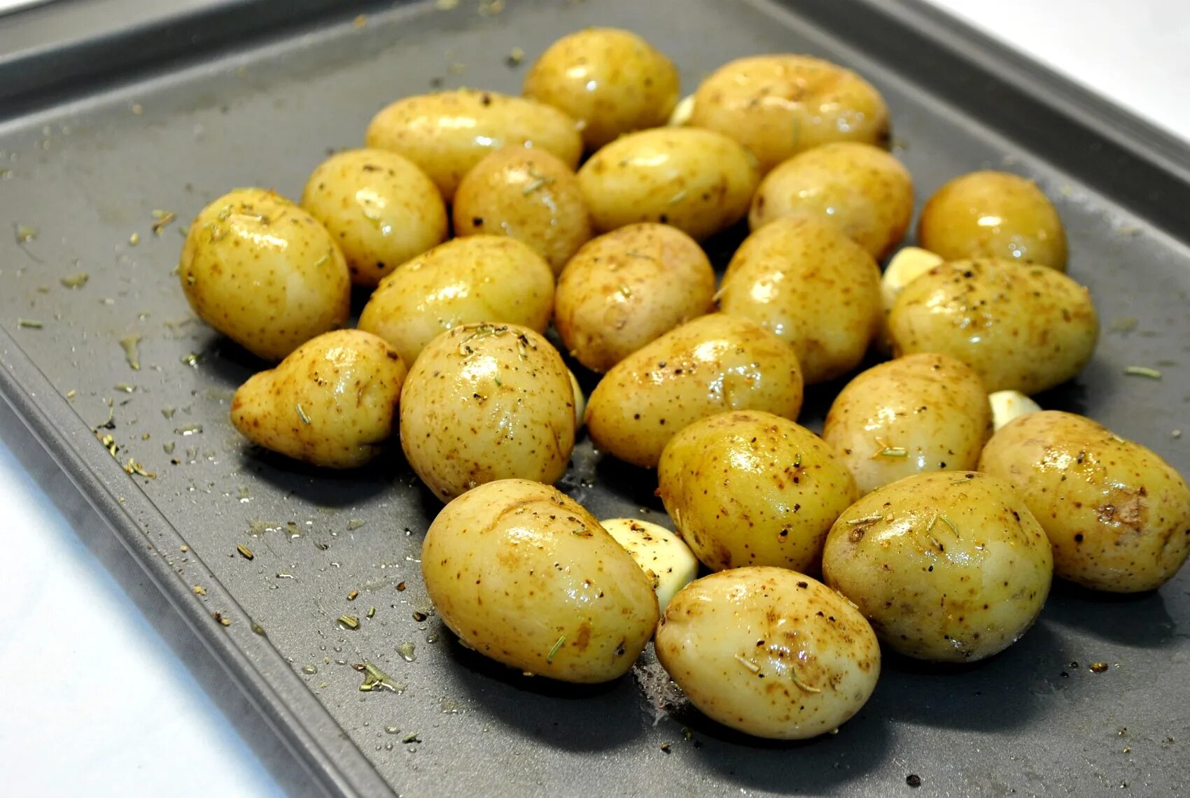 Беби картофель. Картофель бейби. Мини картошка. Жареный картофель Беби. Бэби картофель в духовке.