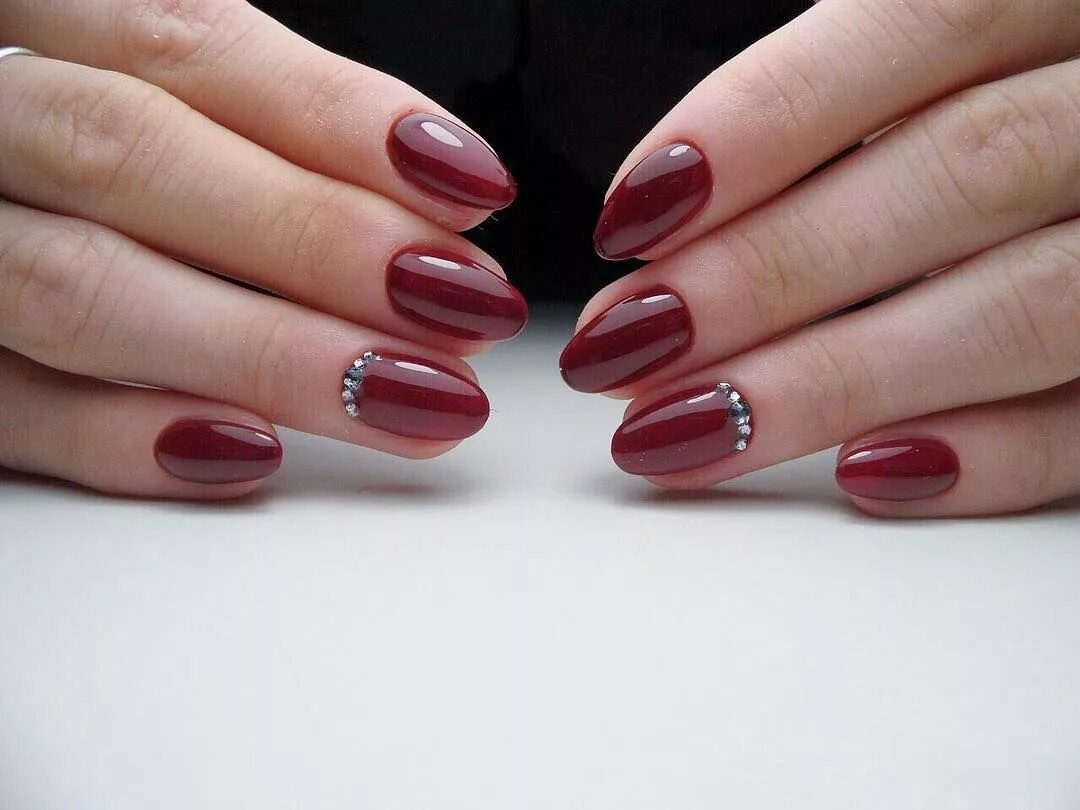 сливовый маникюр с втиркой. маникюр осень 2021 цвет марсала осень. маникюр баклажановый цвет с втиркой. бордовые ногти с втиркой. бордовые ногти с втиркой.