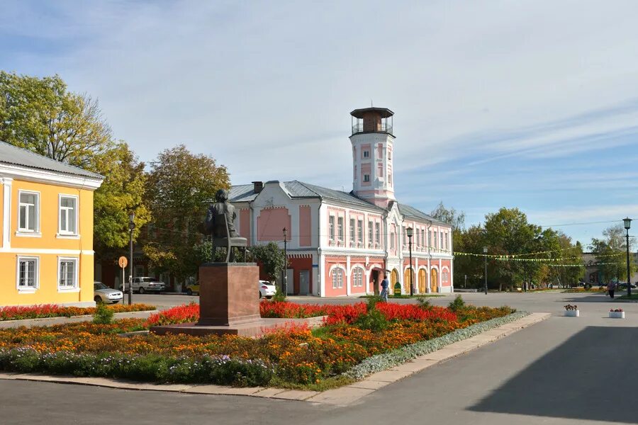 Острогожск воронежской губернии. Площадь город острогожск. Город острогорск воронежская область. Острогожск площадь ленина. Население острогожска воронежской.