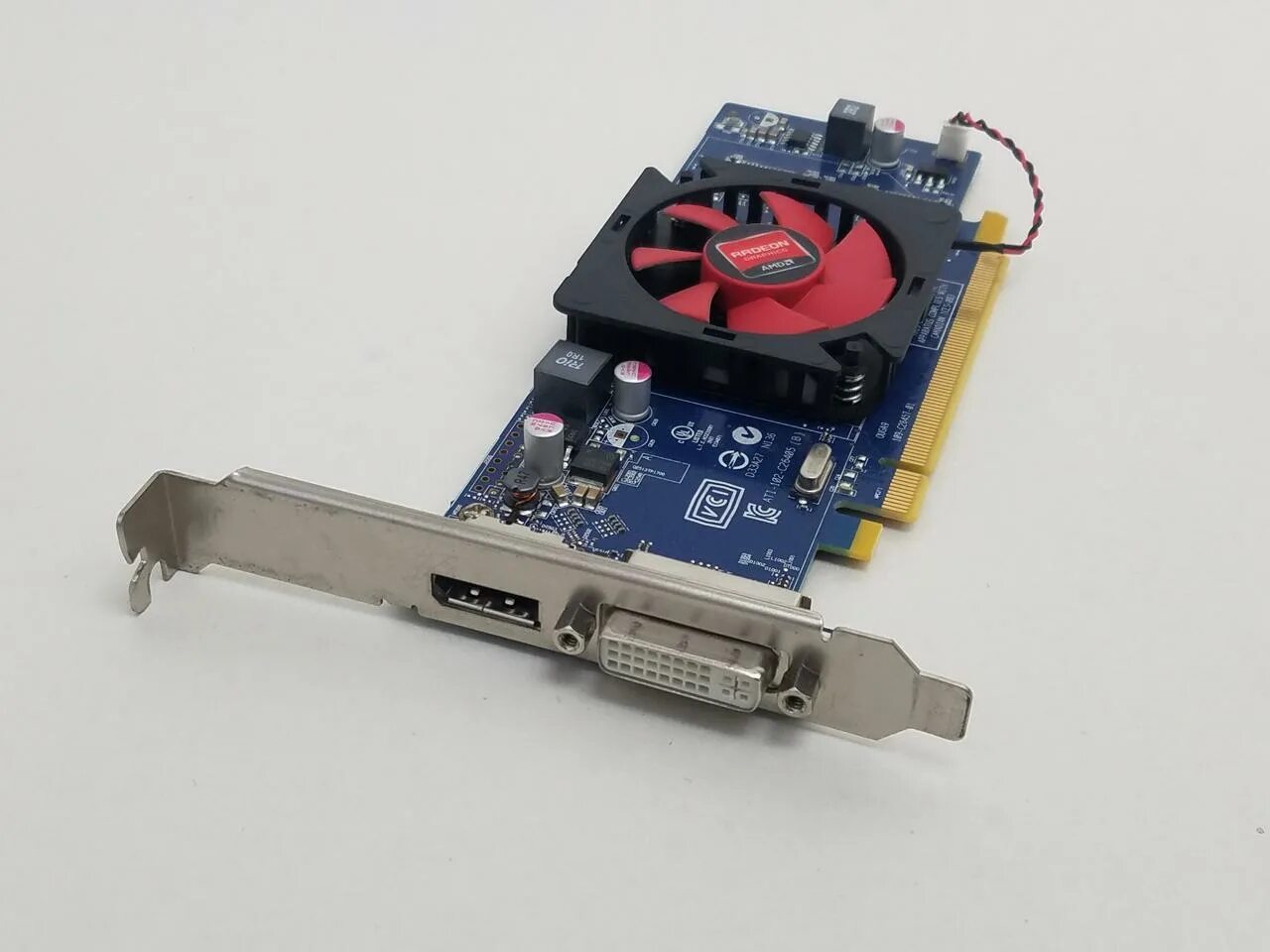 Radeon 7600 series. Hd7470 2gb ddr3. ATI hd7470 2 GB.