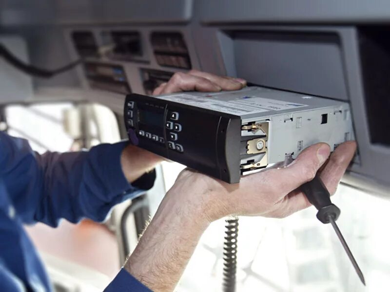 Тахограф камаз 4310. Считыватель dlkpro tis-compact vdo. Тахограф тс скания. Тахограф в автобусе. Фура тахограф.