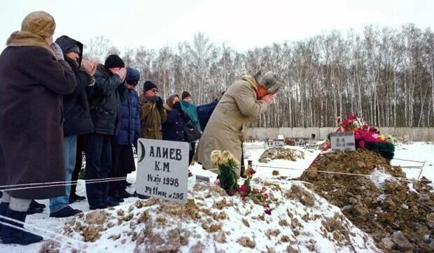 Бабку похоронили. Могила бабушки Сергея Безрукова.