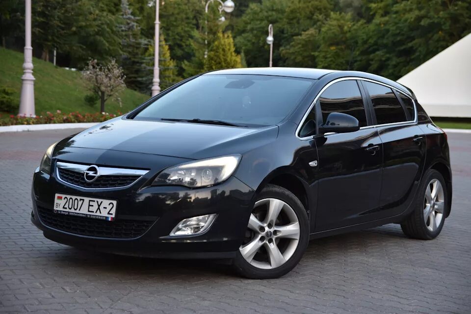 Опель купить уфа. Opel Astra j 2011. Opel Astra 1.4 Turbo. Opel Astra j 2010.