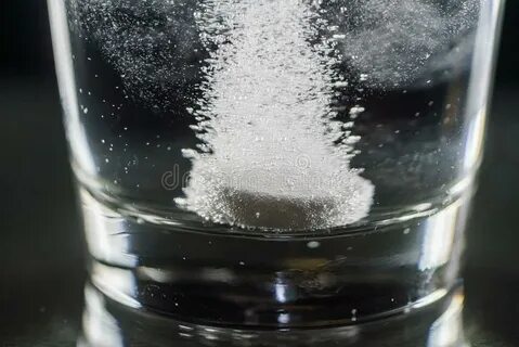 Вода растворяет стекло