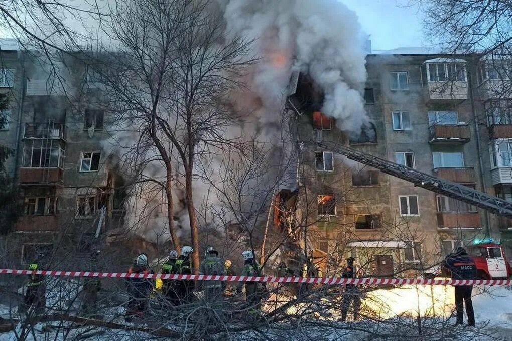 Разрушенные дома. Пожар в доме. Дом с газом в новосибирске. Дом с газом в новосибирске. Пятиэтажный дом.