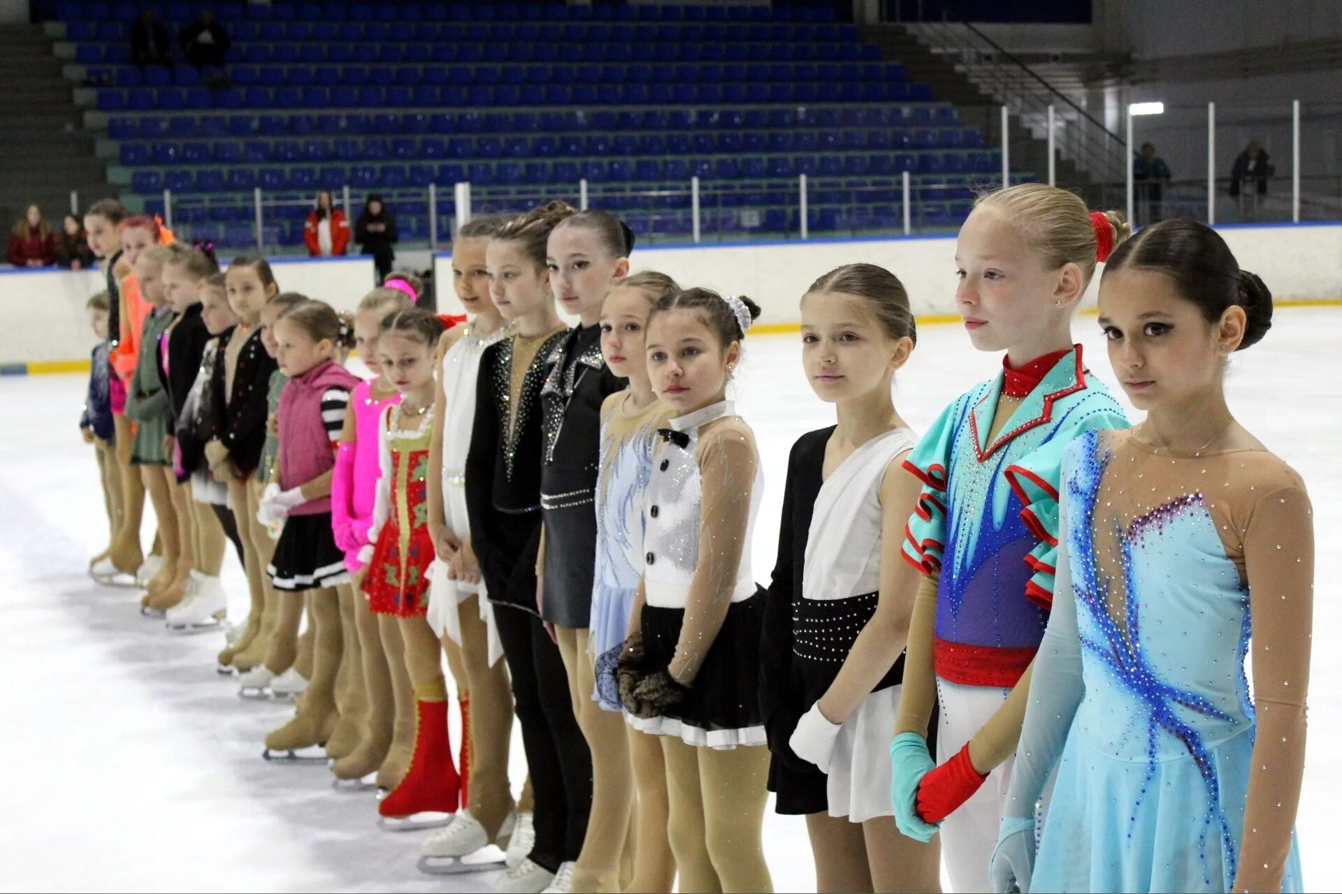 Мероприятия на коньках. Кубок по фигурному катанию. Ледовый дворец. Ледовый дворец пересвет брянск. Соревнования по фигурному катанию.
