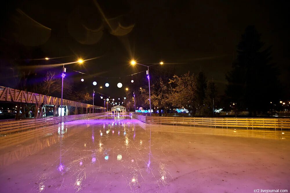 Каток парк горького когда закрытие. Каток парк Горького. Парк Горького Москва каток. Каток ЦПКИО имени Горького. Парк Горького каток ночью.