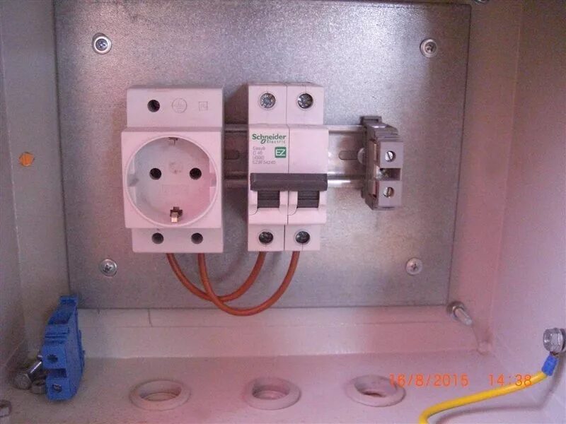 щиток автомат розетка. щиток автомат розетка. щиток автомат розетка. расключение щита квартирного. распределительный щиток на 2 дин рейки.