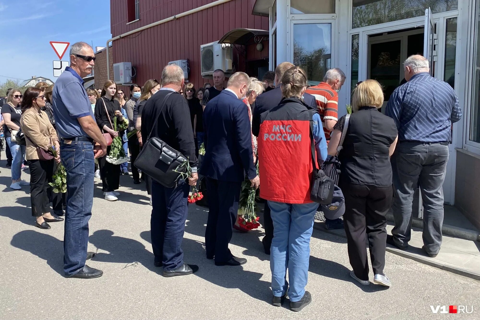 аким волгоградский похороны. татьяна секерина судья похороны. прощание с погибшими в волгограде. прощание с погибшими в волгограде. похороны погибших девочек.