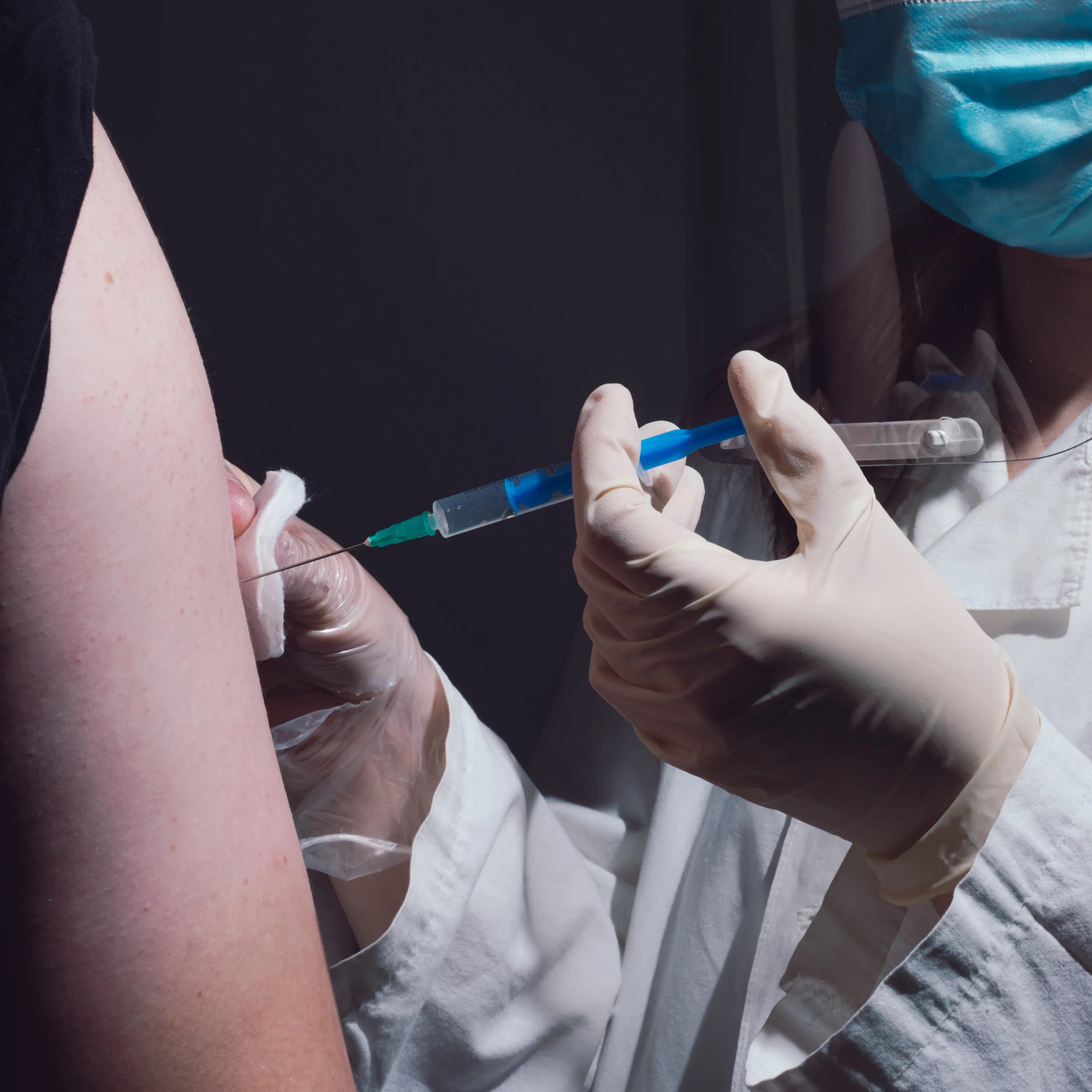 Вакцинация на дом москва. Вакцинация на дому. Вакцинация на дом москва. Медикал хоум вакцинация взрослых. Неделя вакцинации.