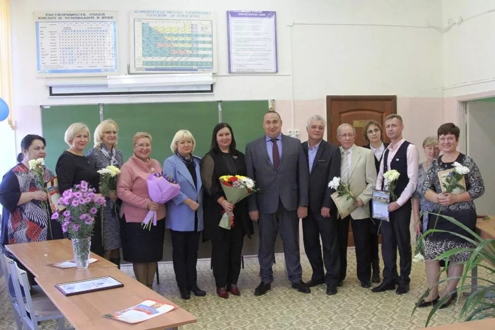 Учителя вечерней школы. 3 Школа Железногорск Курская область. 4 Школа Железногорск Курская область. Вечерняя школа г Железногорск Курская область. Школа 3 Железногорск Курская.