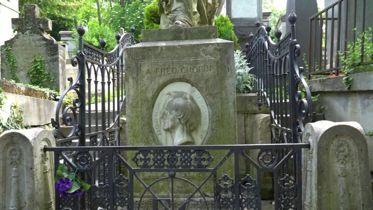 Могила Шопена пер Лашез. Кладбище пер Лашез могила Шопена. Кладбище пер-Лашез в Париже Шопен.