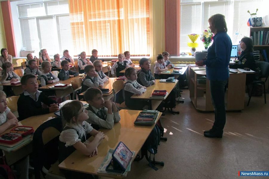 Школа 16 педагоги. Школа 16 Миасс. Г Миасс 16 школа учителя. Школа 11 Миасс. Школа 9 Миасс.