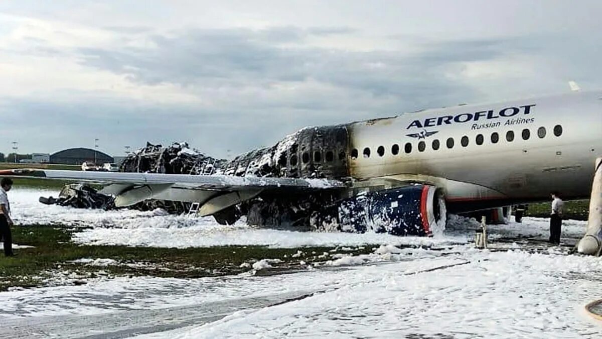 Суперджета в шереметьево в мае. Авиакатастрофа ssj-100 в шереметьево. ssj 100 шереметьево. катастрофа ssj 100 в шереметьеве.