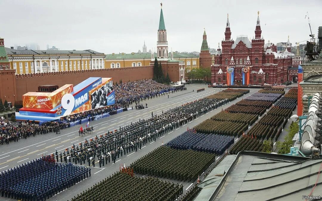 Красная площадь 10 мая. Парад Победы на красной площади. Парад на красной площади 9 мая. 9 Мая парад Победы в Москве. 9 Мая день Победы парад на красной площади.