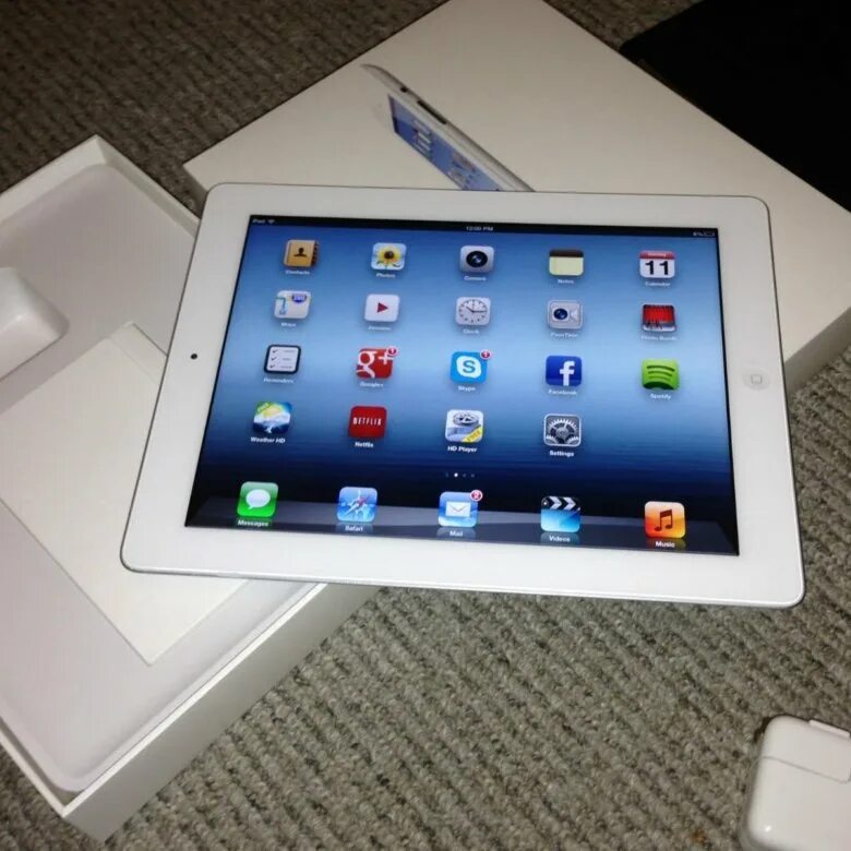 Айпад ростов. Ipad 3 64gb. айпад 4. айпад 4 64. айпад 3 белый.
