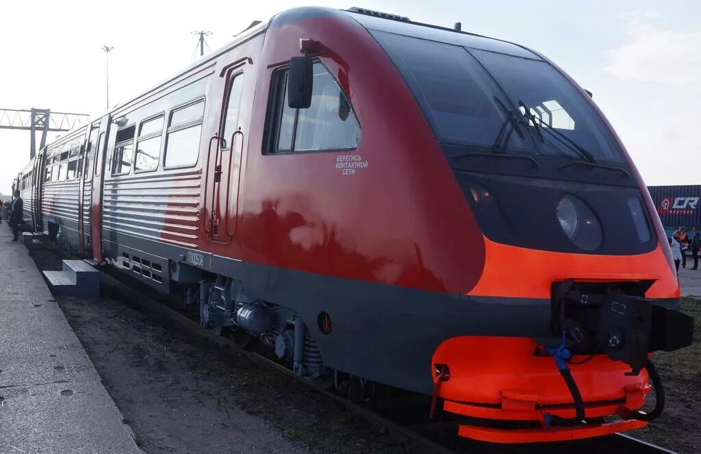 Поезд гусева. Калининград Советск электричка. Поезд Ласточка Калининград. Железнодорожный Калининградская область электричка. Рельсобус Железнодорожный Черняховск.