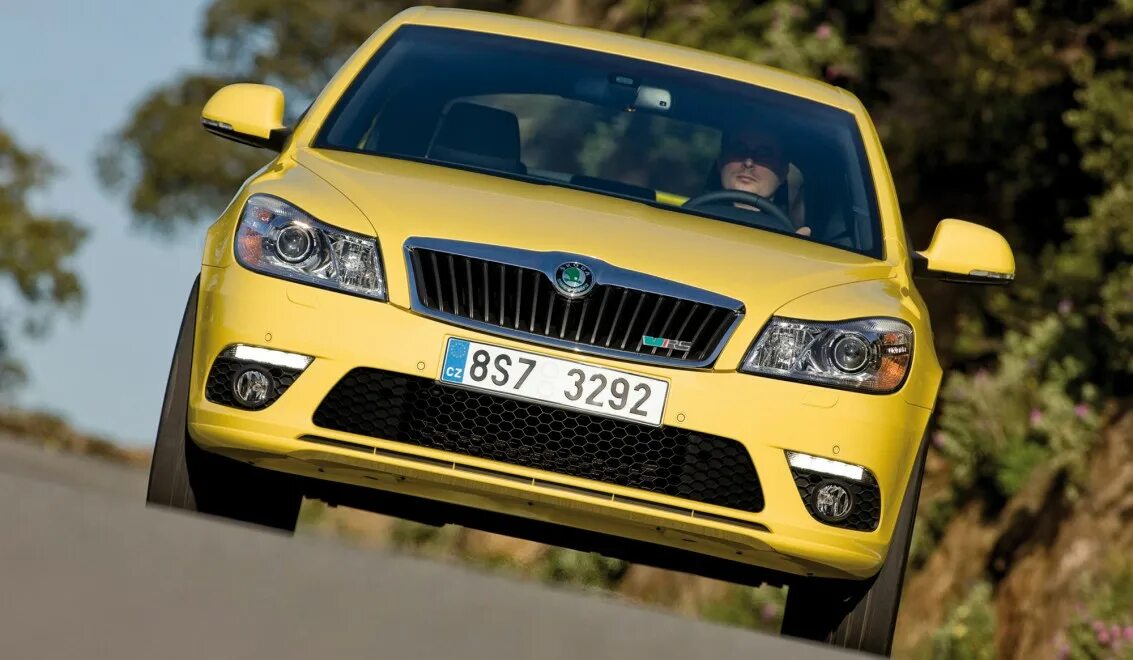 Skoda octavia rs 2.0 tdi. Octavia RS 2 поколения. Skoda Rapid Sport Gold.