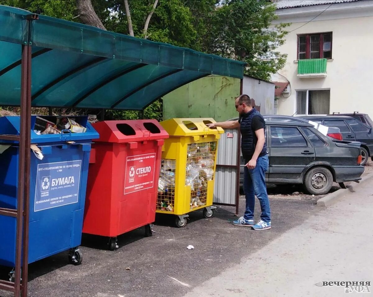 мусорные бочки во дворе. мусорный бак с мусором. где мусорный бак. контейнер для мусора. контейнер для пищевых отходов.
