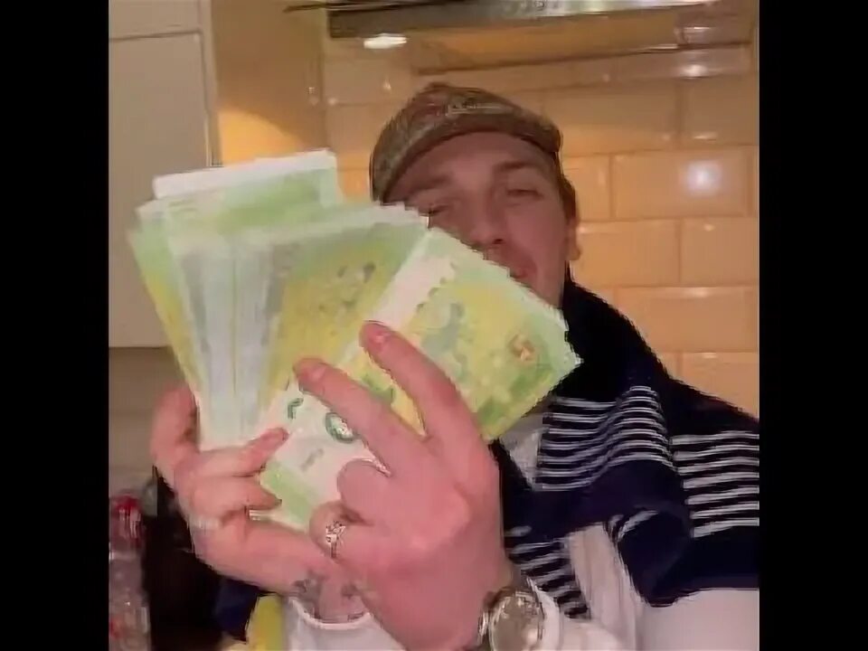 Yung s extras. Репер юнг траппа. yung trappa с деньгами. yung trappa мерч. владислав ширяев yung trappa.